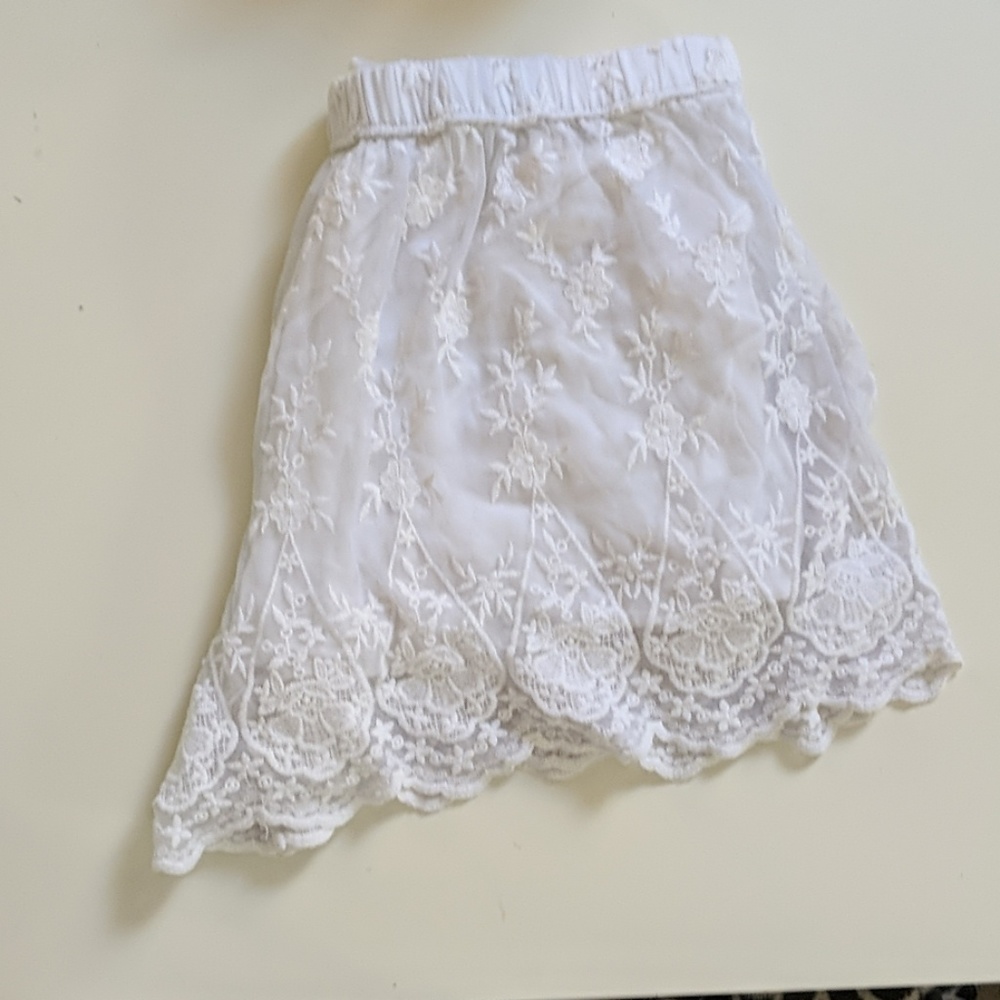 Abercrombie and Fitch white ruffle short